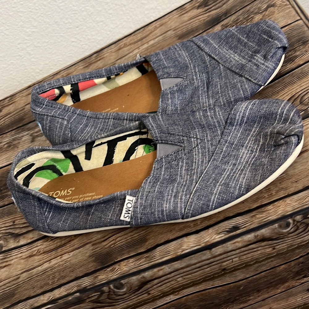 Toms - Picture 2 of 4